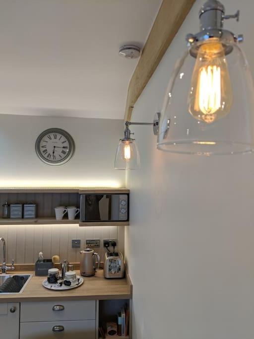 Barley - Cosy Stylish Apartment - Easy Access To Bath And Many Nearby Attractions Box  Eksteriør bilde